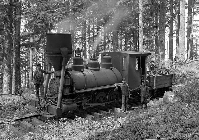 Steam train from the early 1900s